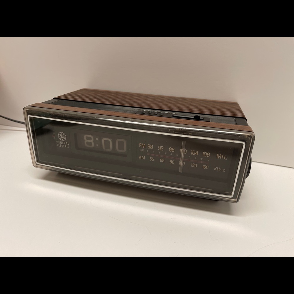Vintage 80s GENERAL ELECTRIC DIGITAL FLIP NUMERALS Clock Radio TESTED WORKS
